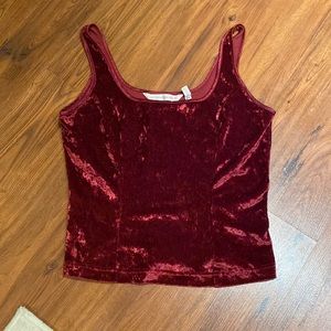 Crushed velvet 100% polyester. Made in Sri Lanka.